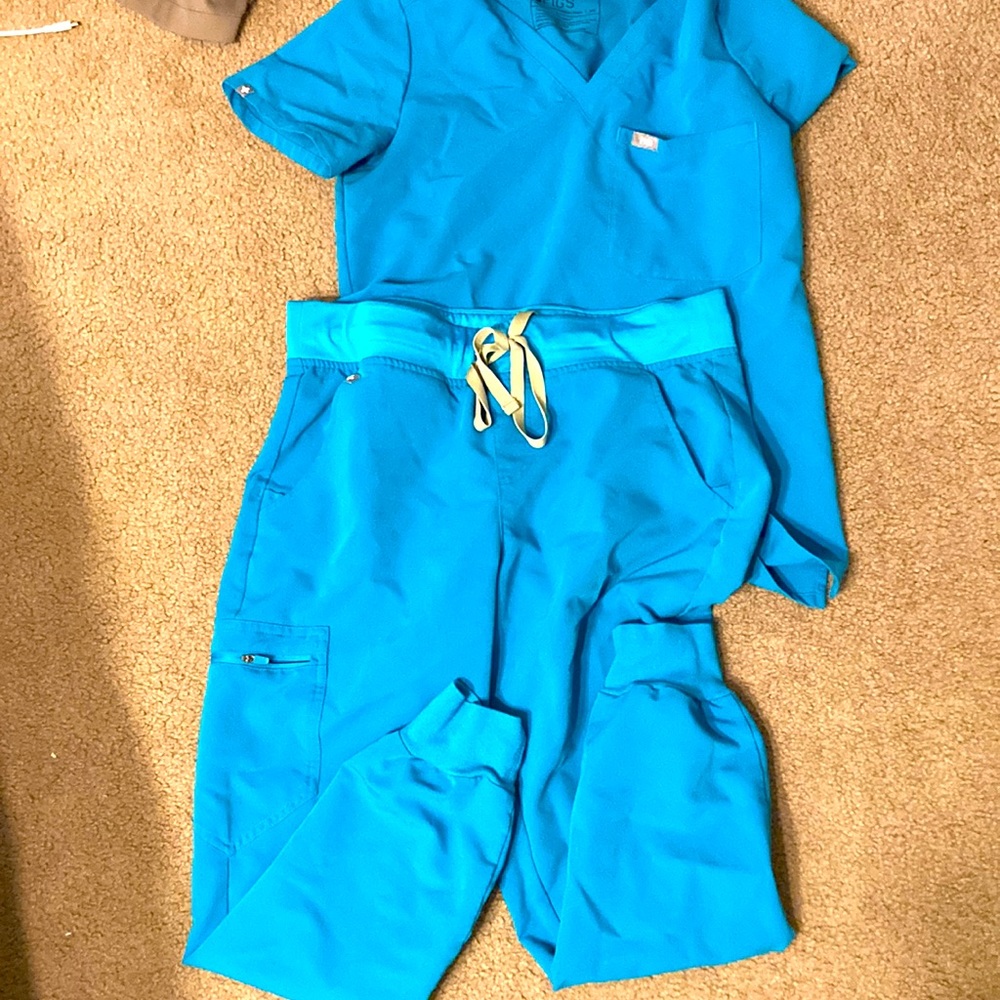 Teal figs scrub set lightly worn